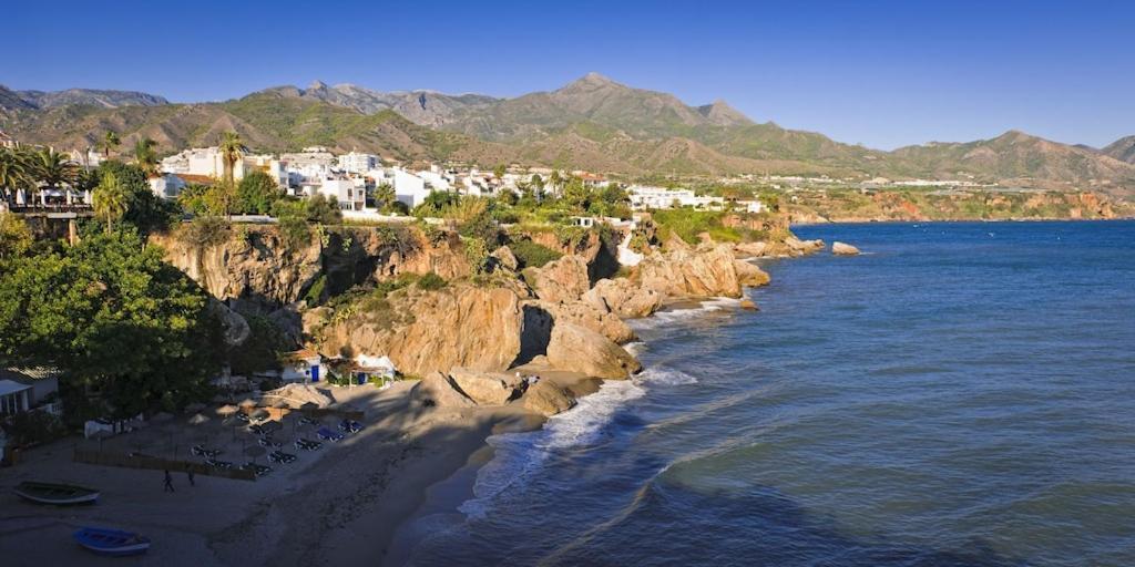 Edificio Verdemar - Stunning 1 Bed Apartment With Pool & Sea Views Нерха Екстер'єр фото