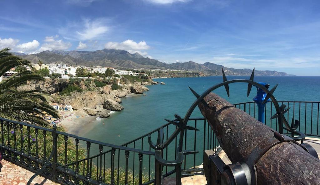 Edificio Verdemar - Stunning 1 Bed Apartment With Pool & Sea Views Нерха Екстер'єр фото