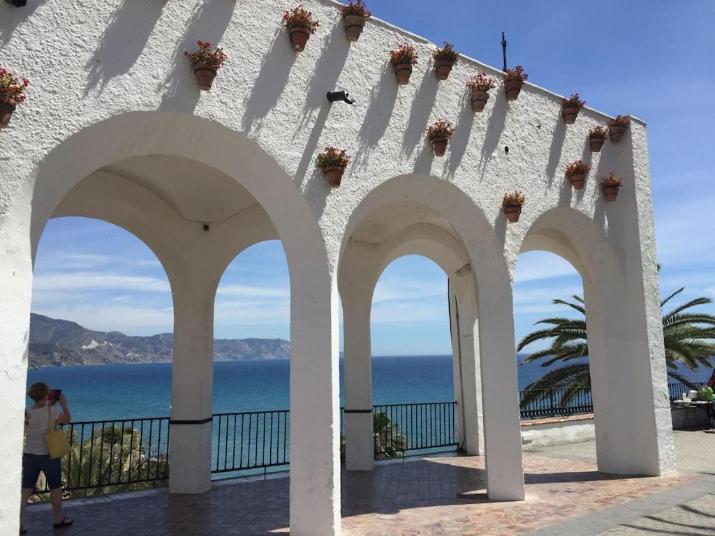 Edificio Verdemar - Stunning 1 Bed Apartment With Pool & Sea Views Нерха Екстер'єр фото